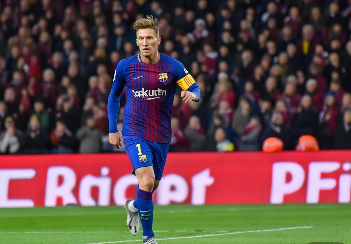 莱万多夫斯基破门菲利克斯建功 巴塞罗那3-1马德里竞技领跑西甲积分榜 诺坎普球场沸腾